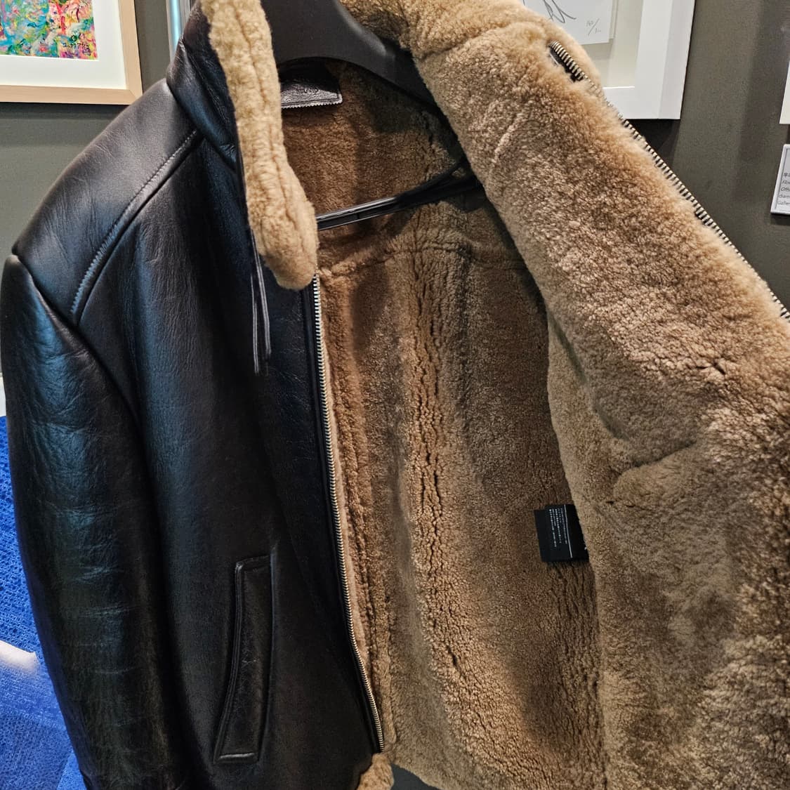 프라다 더블스트랩 넥 스틸 사피아노 삼각로고 무스탕 레더 자켓 상품이미지9