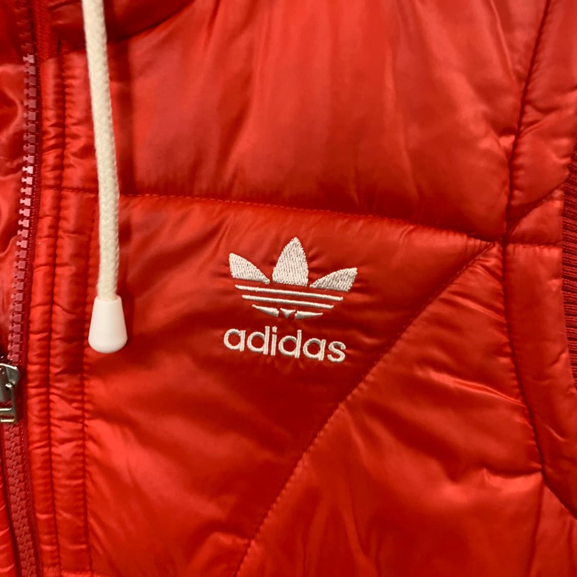 아디다스 자수로고 네이비 조끼패딩 상품이미지5