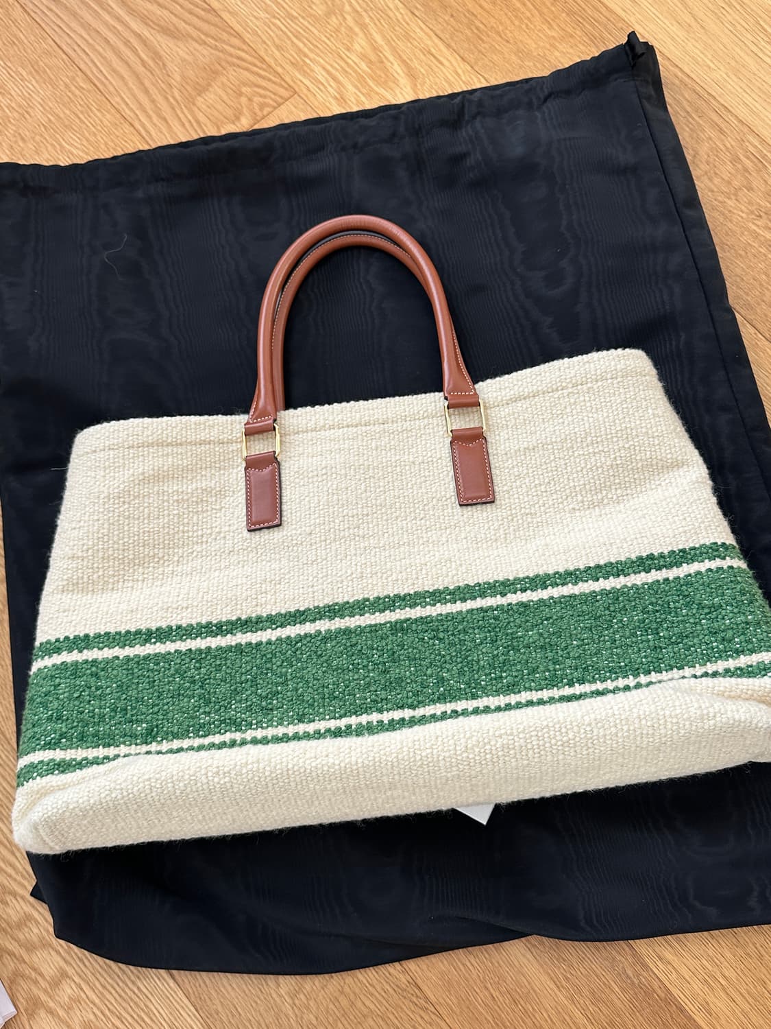 셀린느 텍스타일 카프스킨 호리즌탈 카바스백 그린 상품이미지2