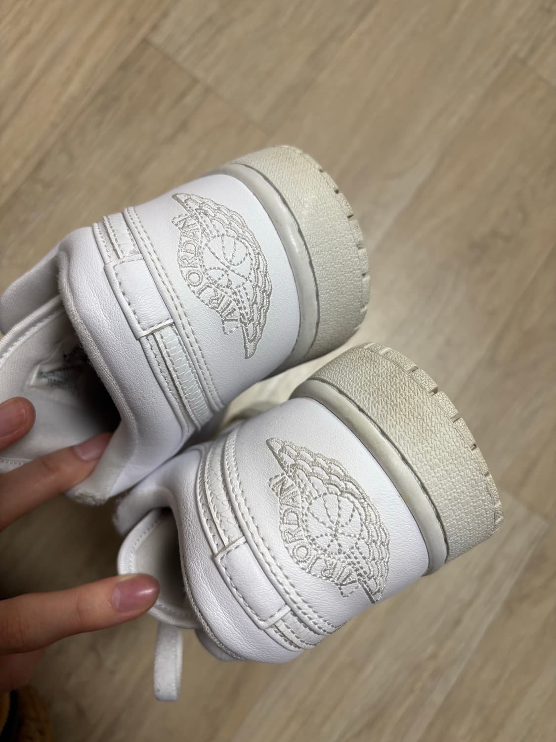 조던 1 로우 트리플화이트 w250 상품이미지6