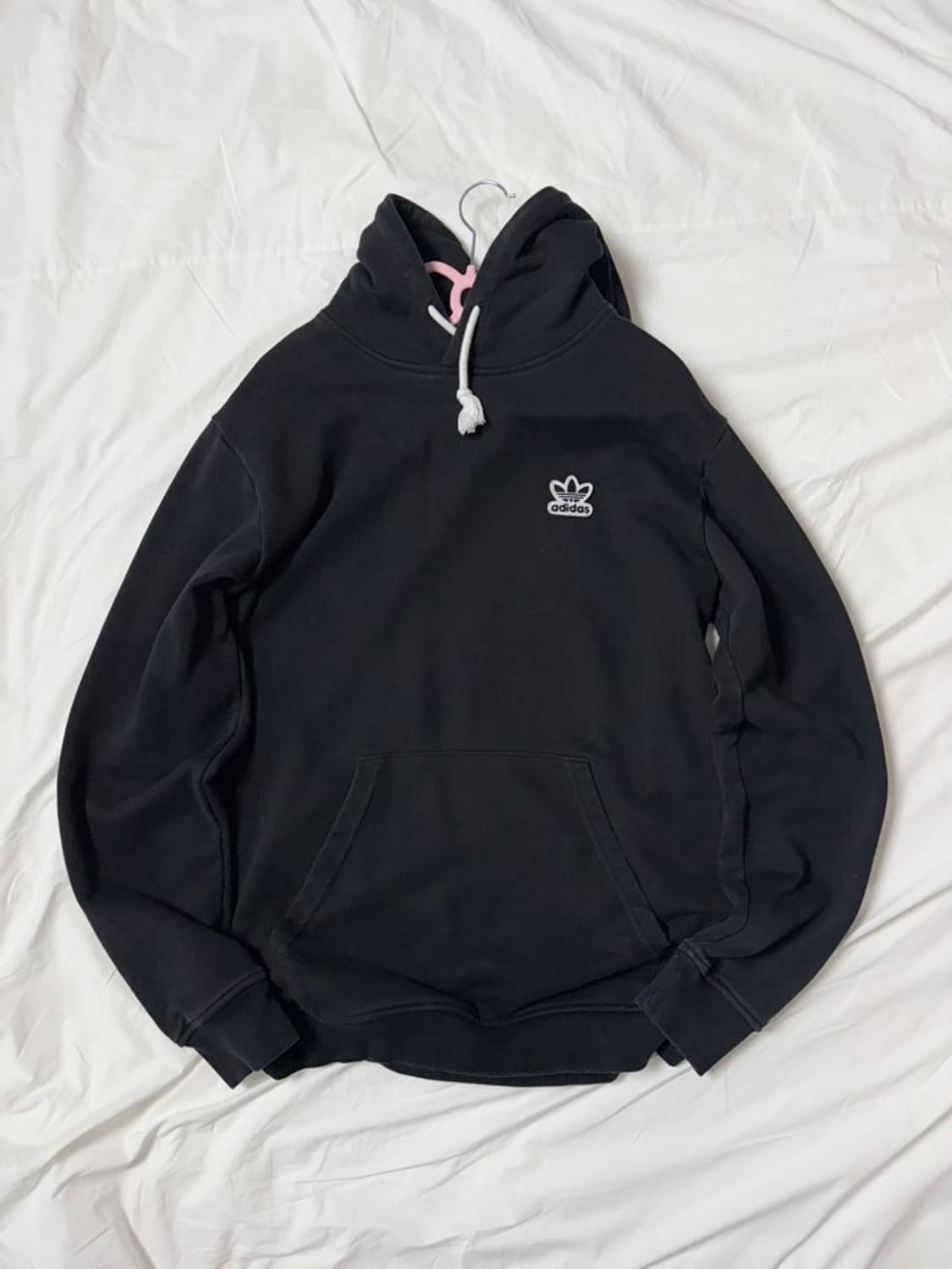 아디다스 블랙 패치 후드 상품이미지1