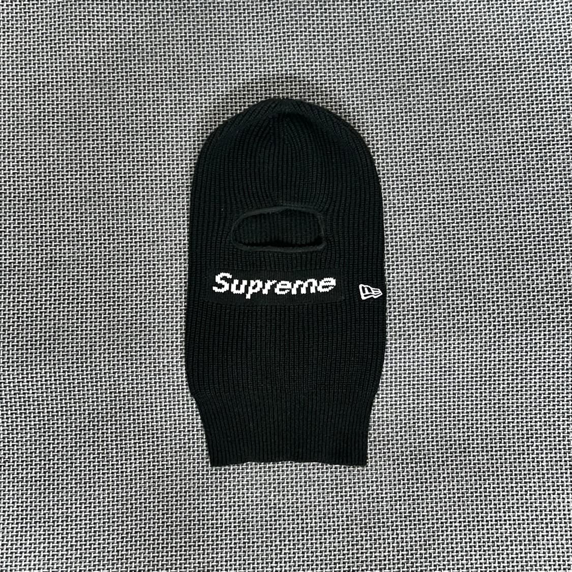 슈프림 X 뉴에라 바라클라바 상품이미지1