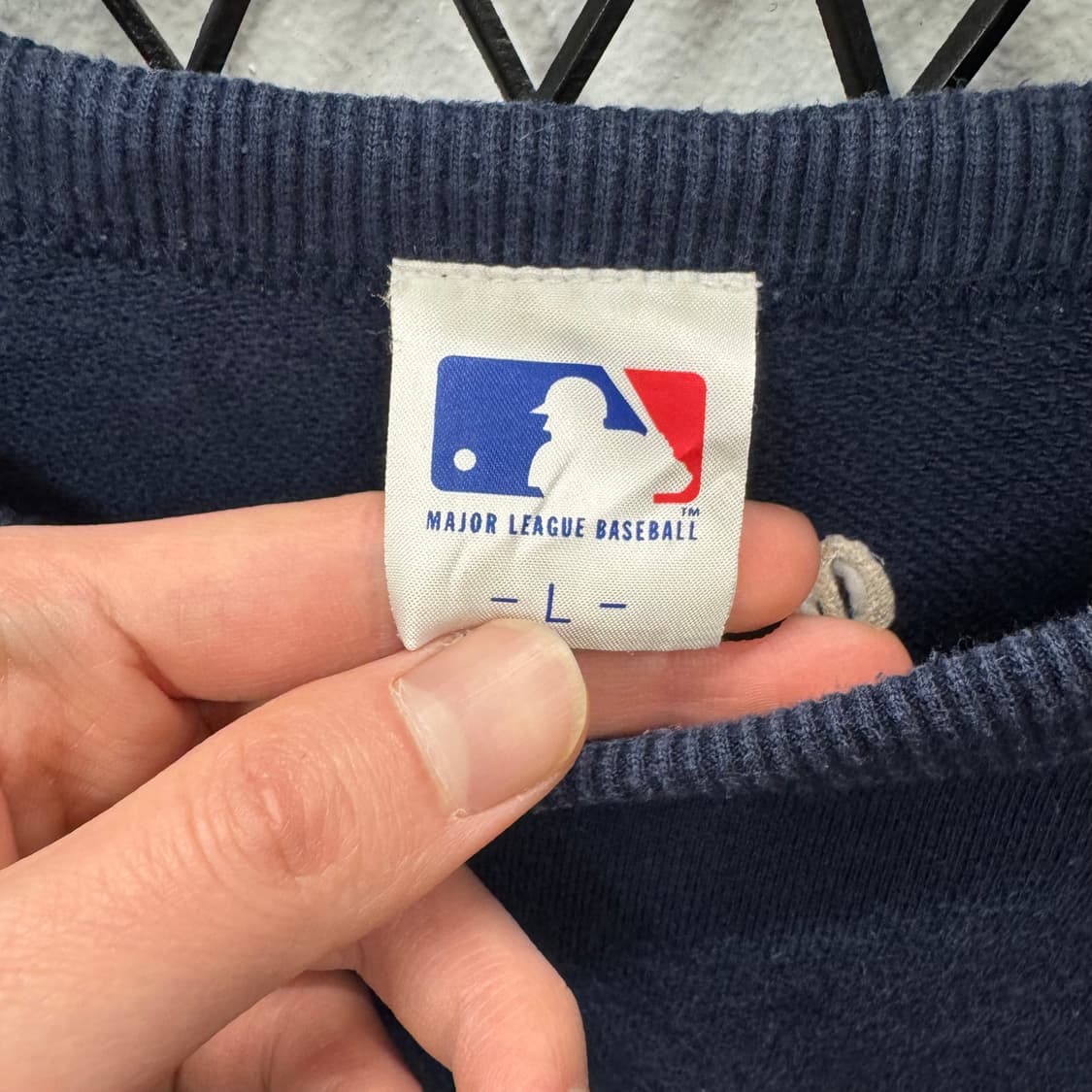 MLB X 양키스 맨투맨 전면 레터링 로고 포인트 네이비 상품이미지7