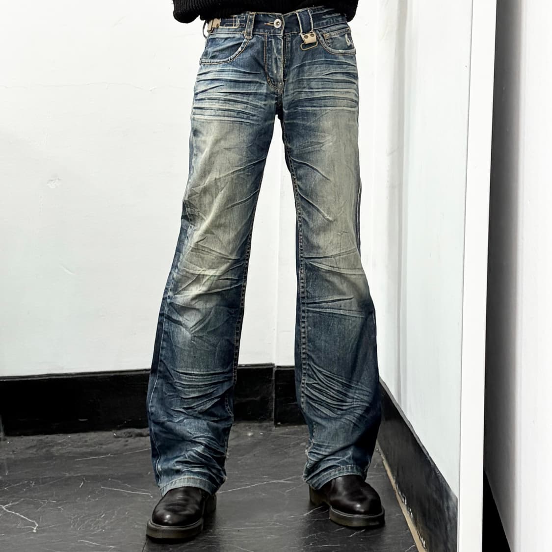 Fuzzy 워시드 데님 팬츠 상품이미지1