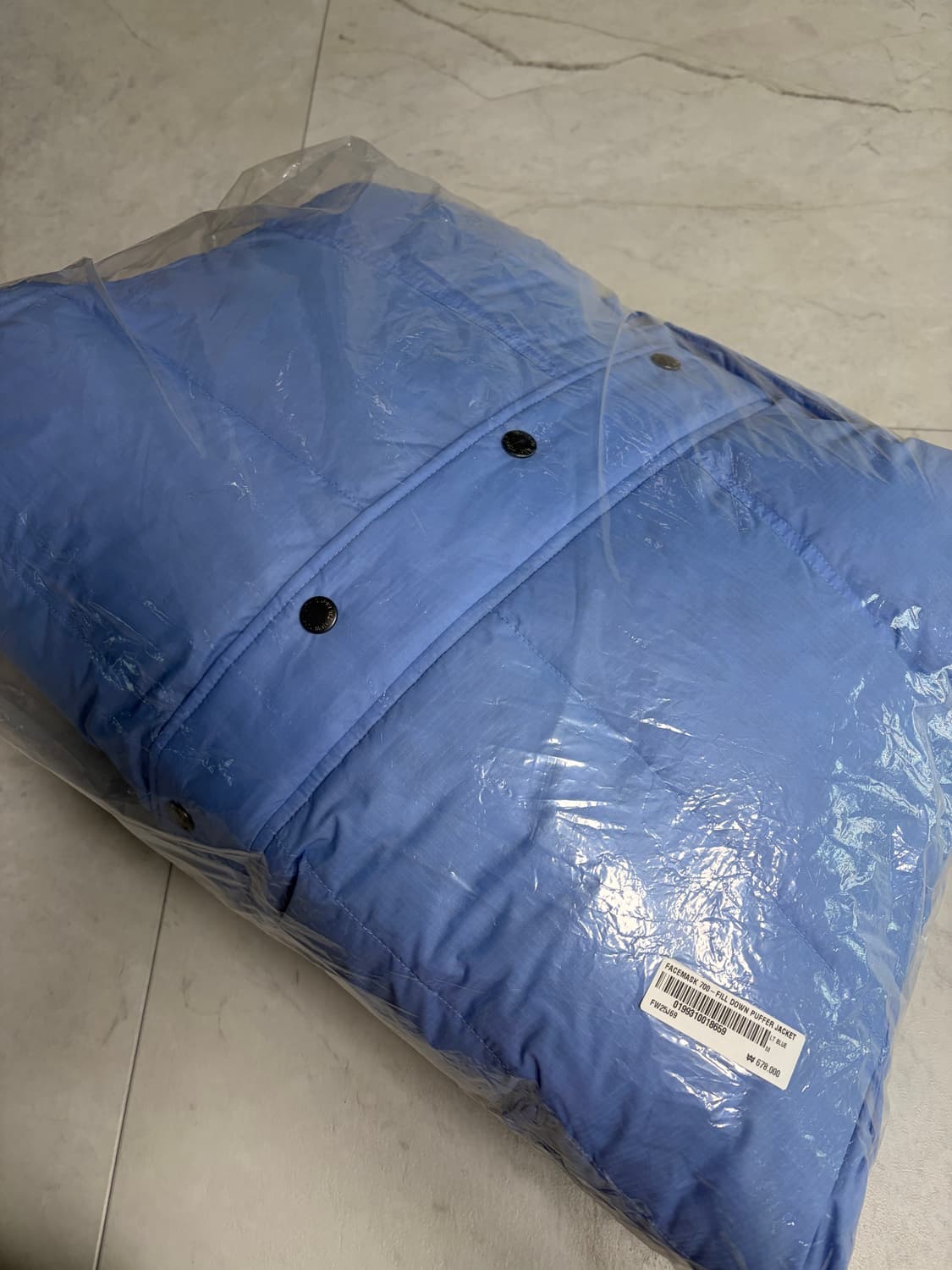 슈프림 페이스마스크 700-필 다운 퍼퍼 자켓 라이트 블루 - 25FW 상품이미지5