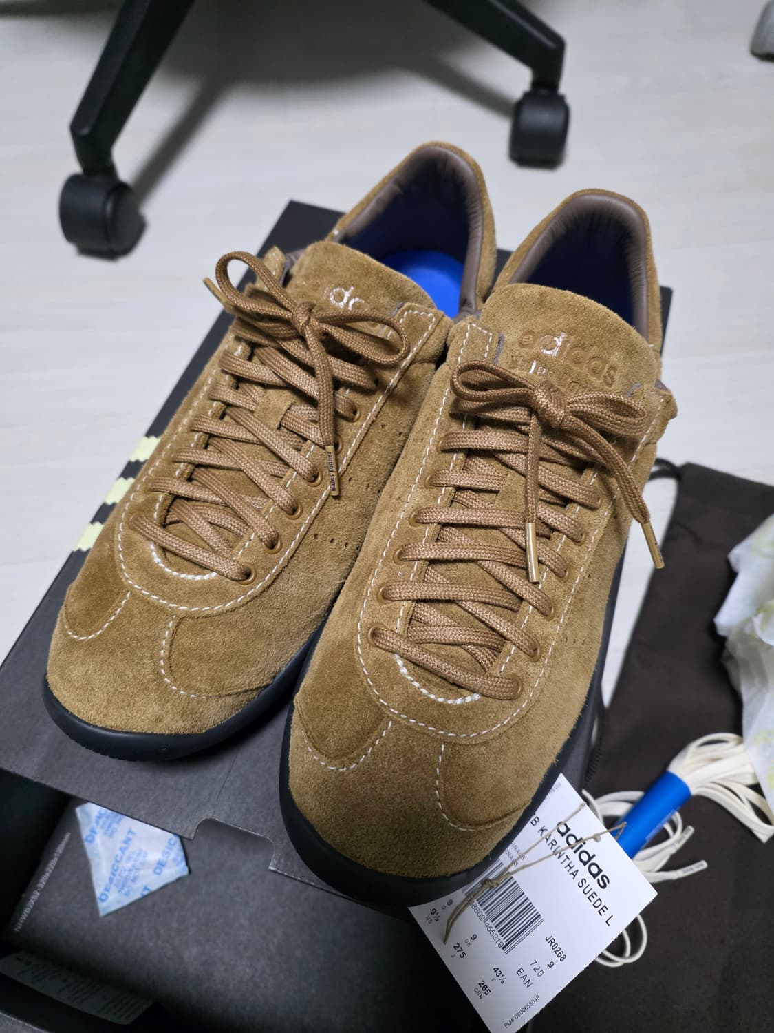 [275] 아디다스x웨일즈보너 카린타 스웨이드 팝니다 상품이미지1