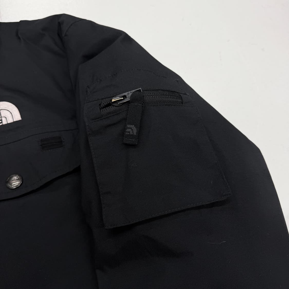 노스페이스 멀티포켓 하이벤트 하이넥 마운틴 유틸리티 패딩 블랙 상품이미지4