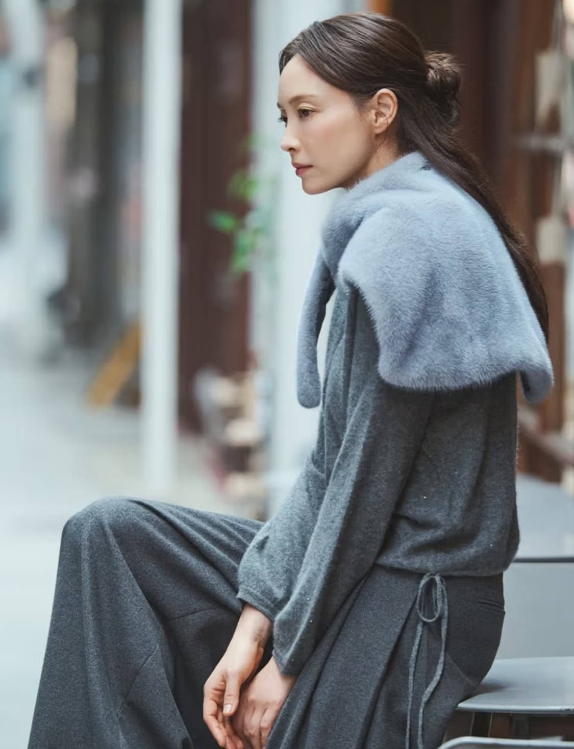 25FW 지스튜디오 화이트캐시미어 스팽글 루즈핏 셔링 니트 지춘희 상품이미지2