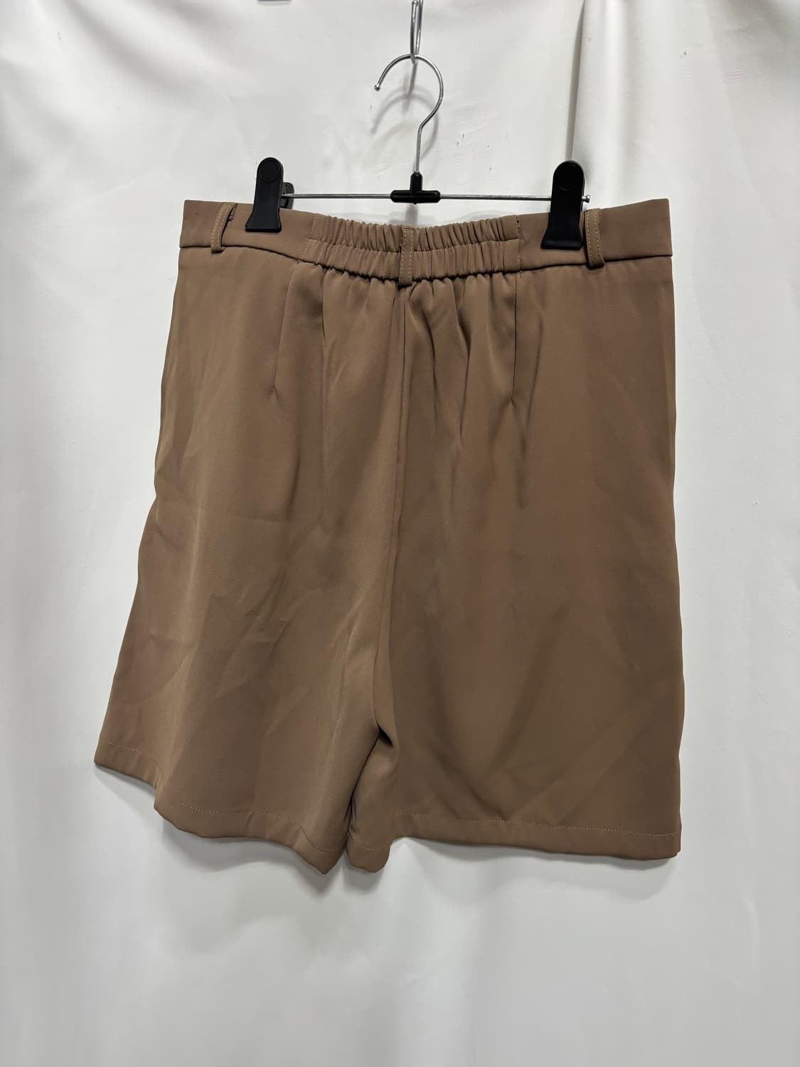 뒷허리 밴딩 핀턱 슬랙스 반바지 상품이미지4