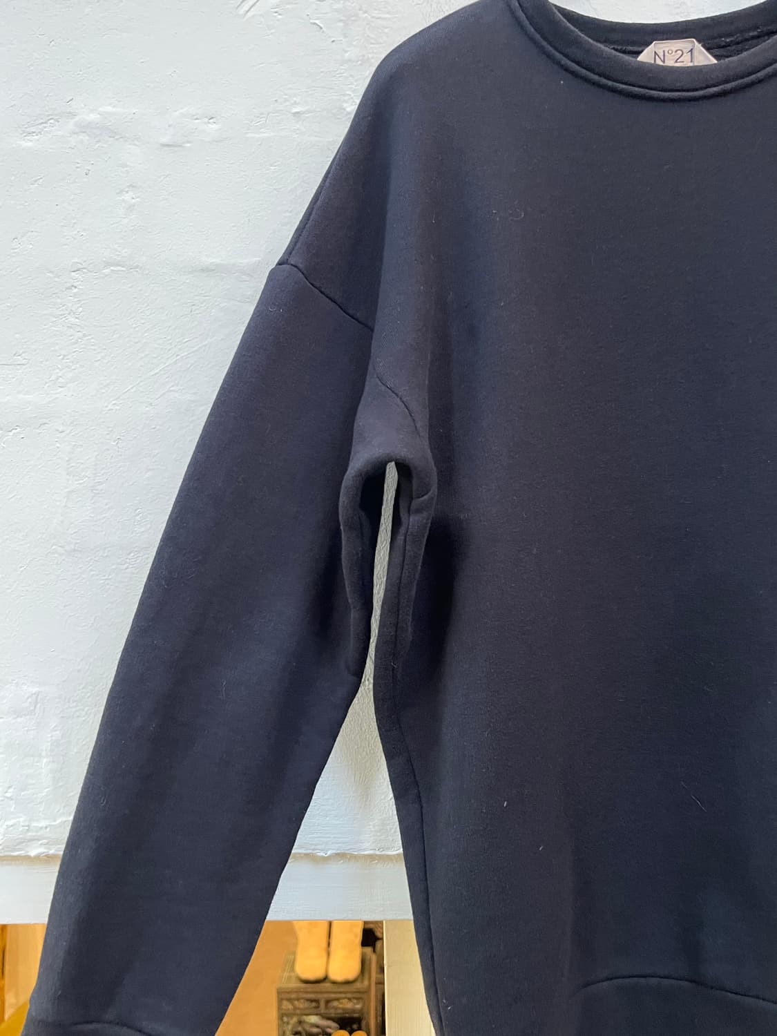 N21 블랙 레이스 슬리브 스웻 셔츠 38 상품이미지4