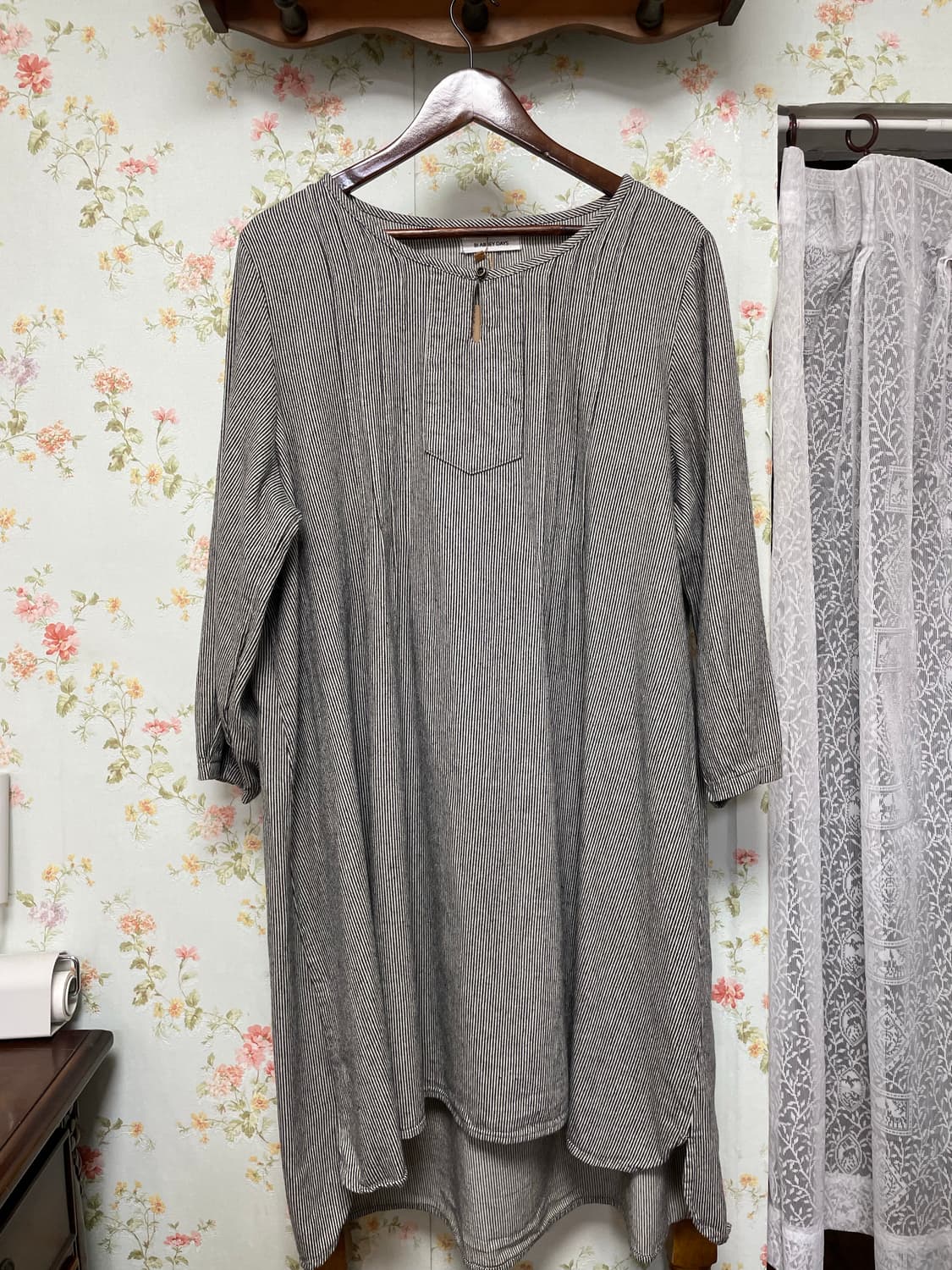 스트라이프 핀턱 원피스 상품이미지1