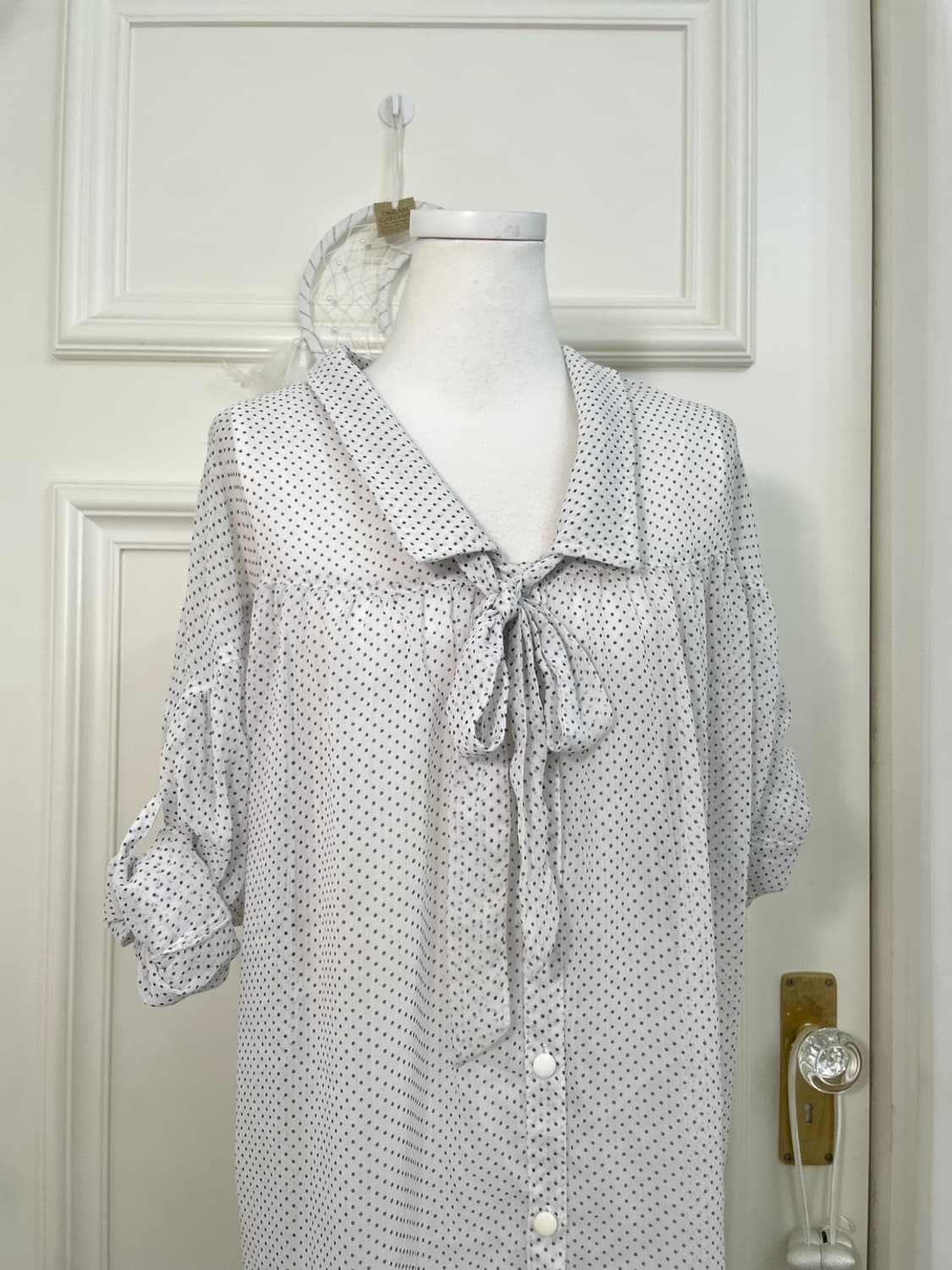 white dot shirring bow blouse 상품이미지5