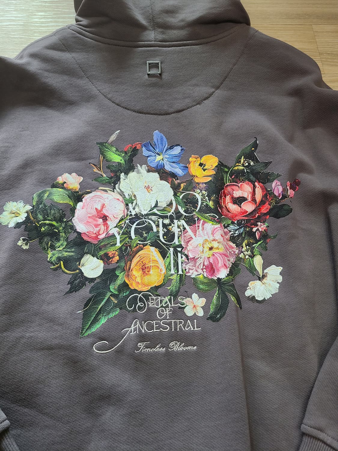 [정품/새상품] 우영미 플라워 백로고 후드티셔츠 상품이미지2