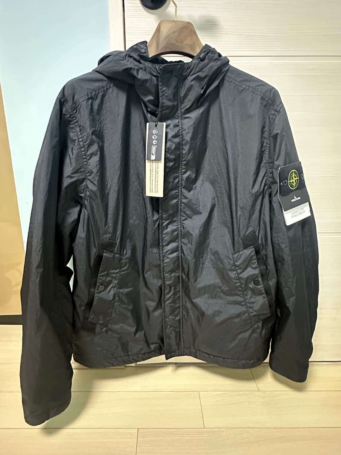 스톤아일랜드 ss25 크링클랩스 바람막이 L사이즈 새제품급 판매  상품이미지1