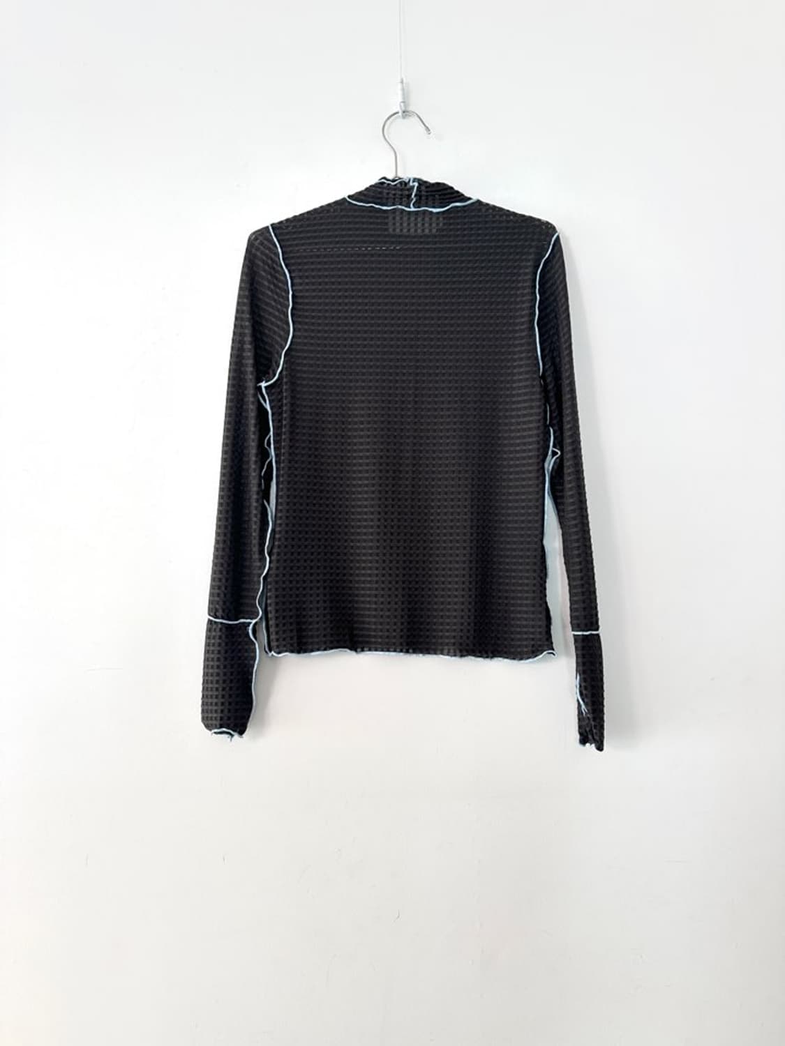 Check high neck trimming top / charcoal 상품이미지3