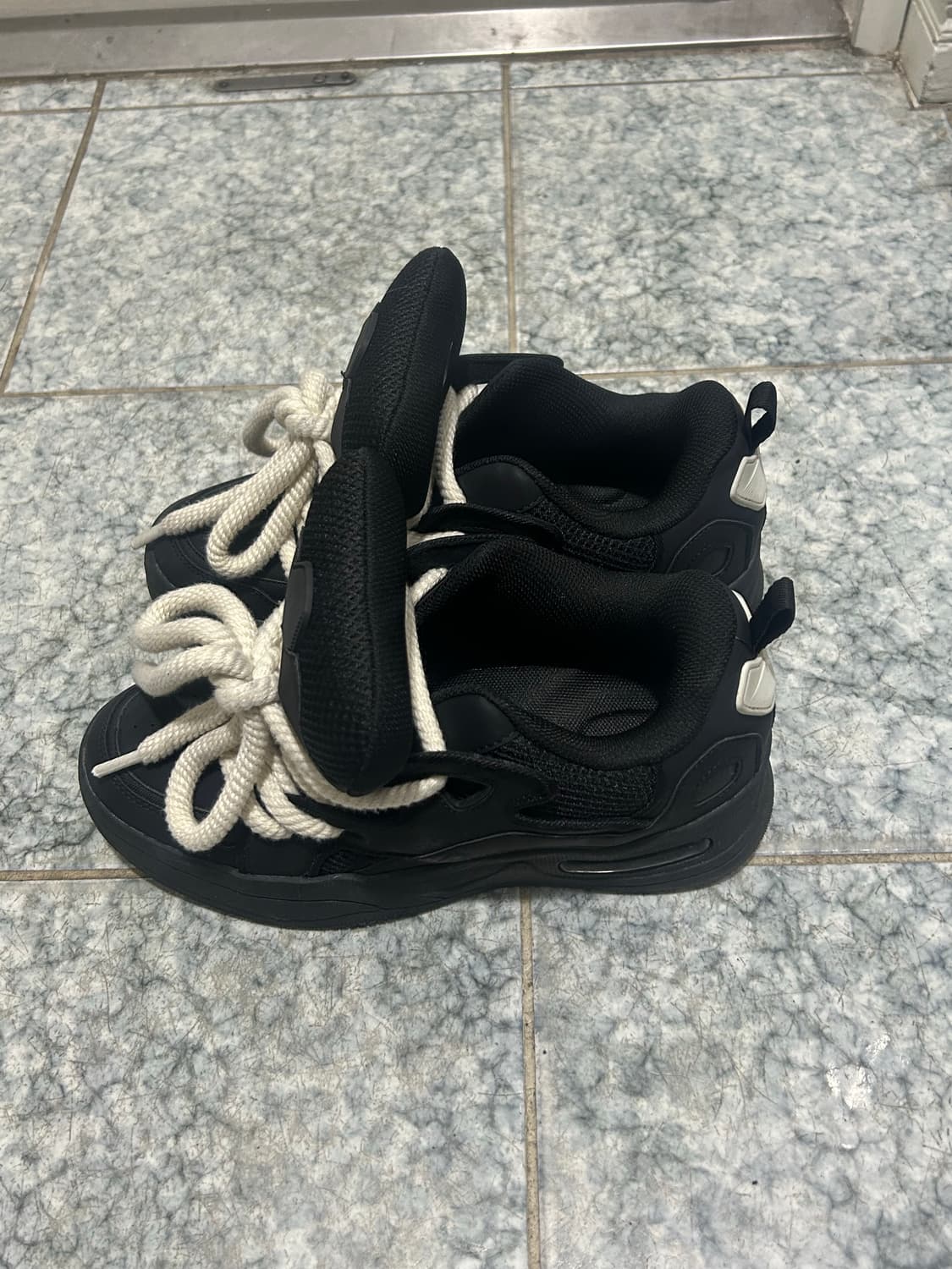 자라 스트링 스케이트 스니커즈 상품이미지2