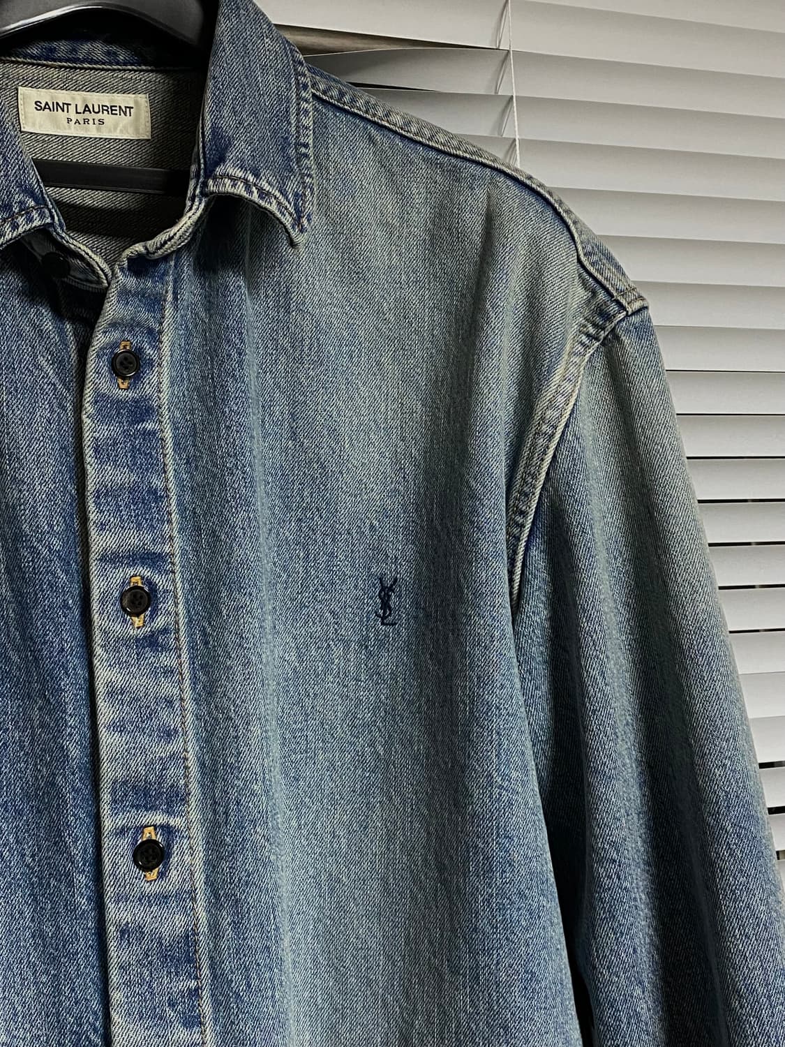 생로랑 TROUVILLE 블루 데님 CASSANDRE 셔츠 상품이미지4