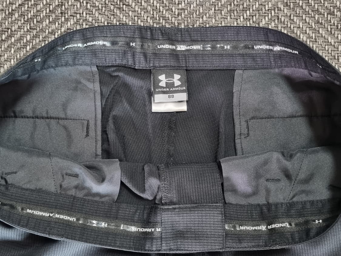 UNDER ARMOUR — 블랙 퍼포먼스 팬츠 상품이미지2