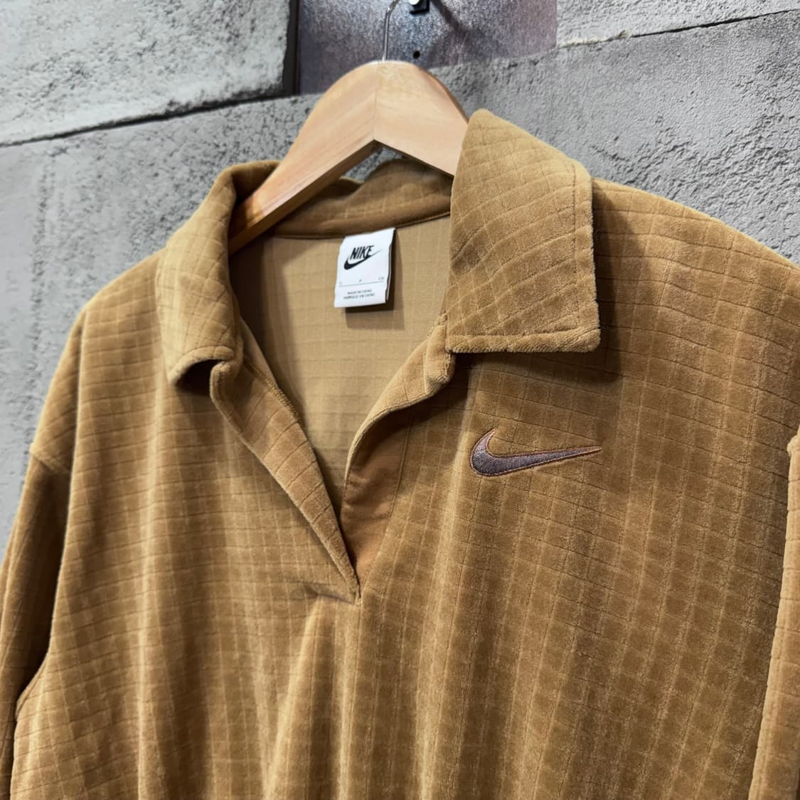 나이키 우먼스 벨루어 폴로 크롭 셔츠 (S)   상품이미지2