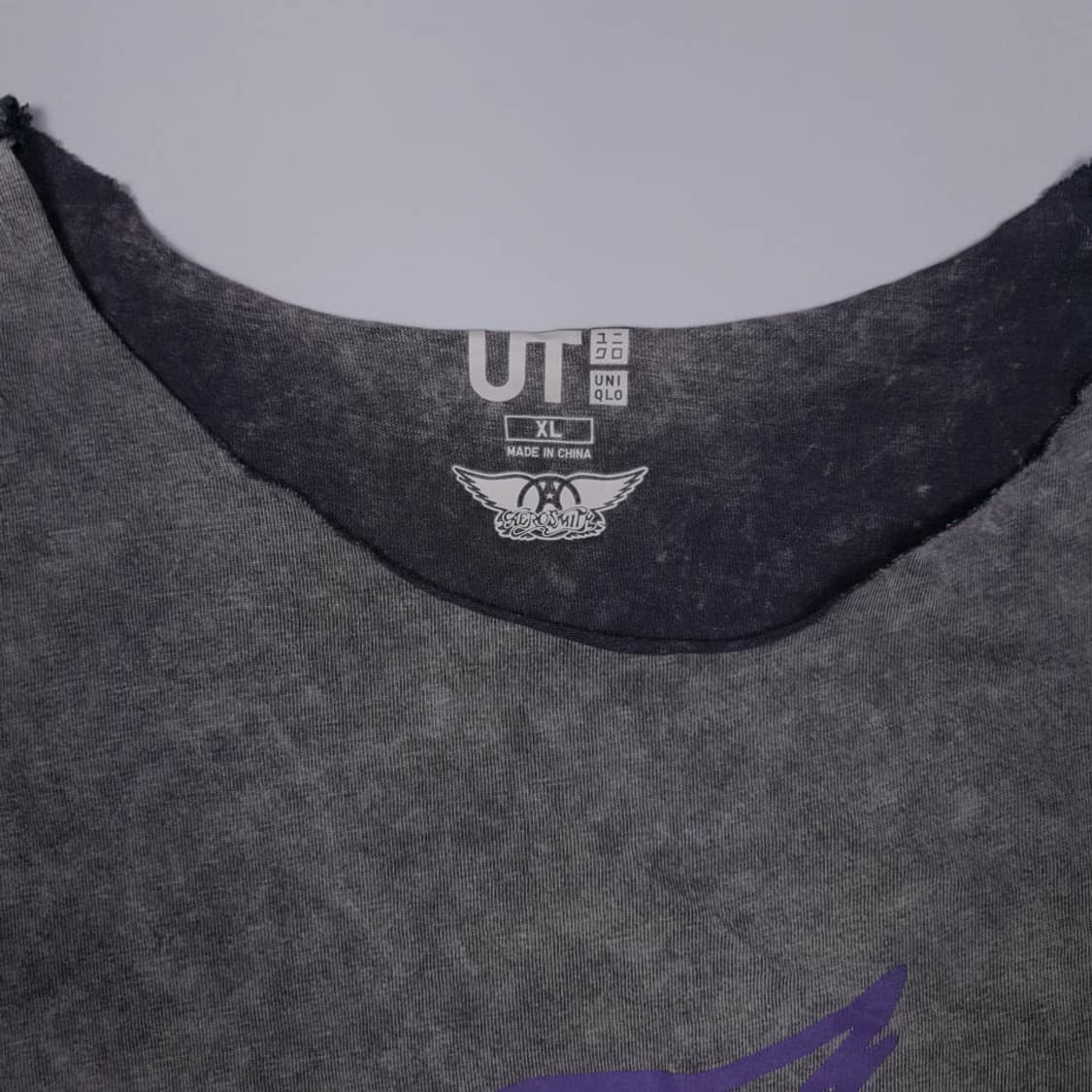 유니클로 X 에어로스미스 그레이 워싱 프린팅 슬리브리스 상품이미지3
