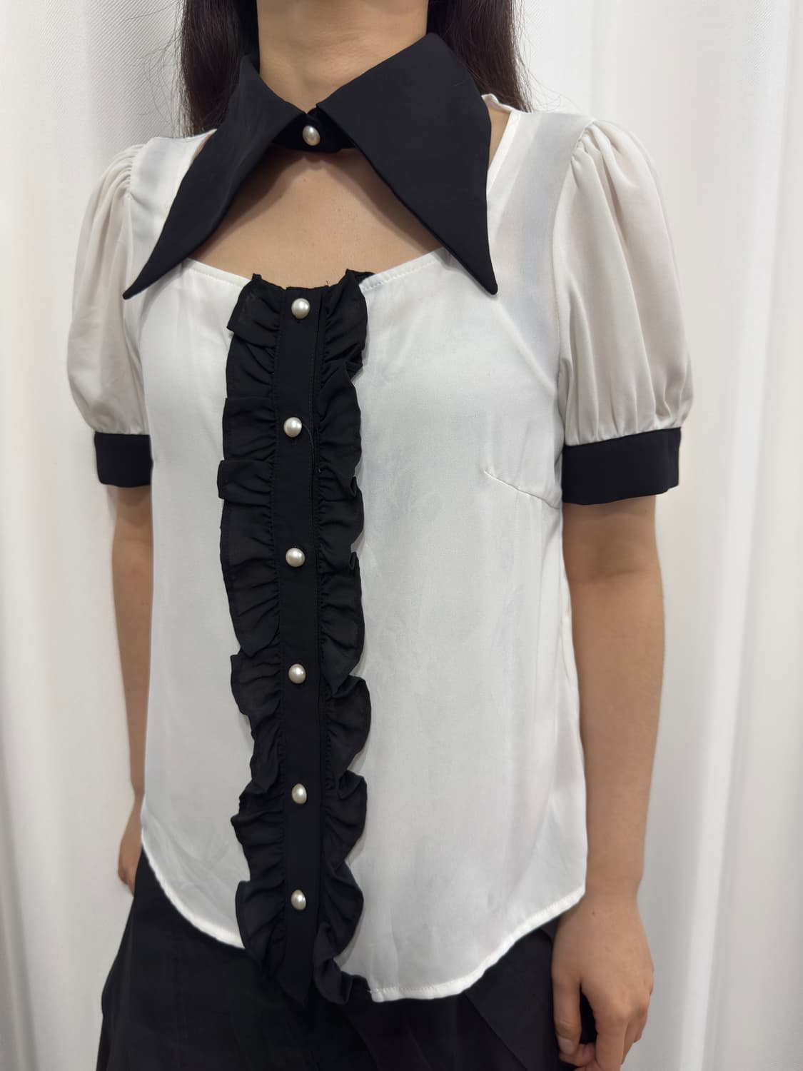 jamle white frill cut out blouse 상품이미지2