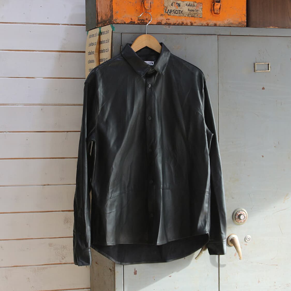 (착용컷) Zara 레더 셔츠 (남성용 105) 상품이미지3