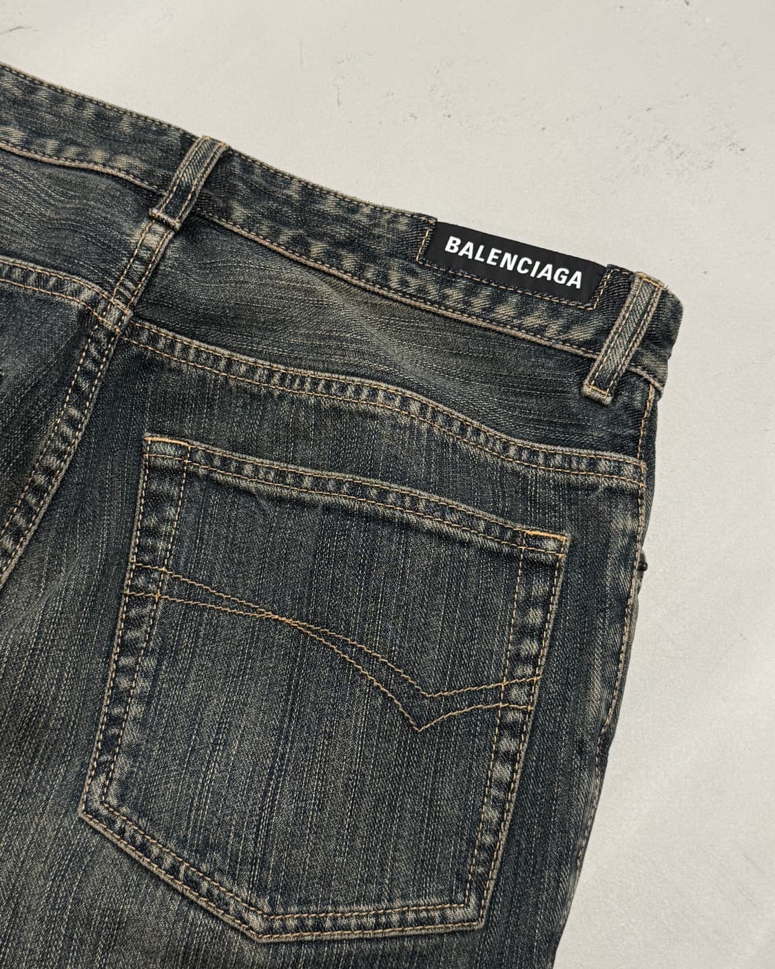 발렌시아가 24FW 부츠컷 데님 상품이미지1