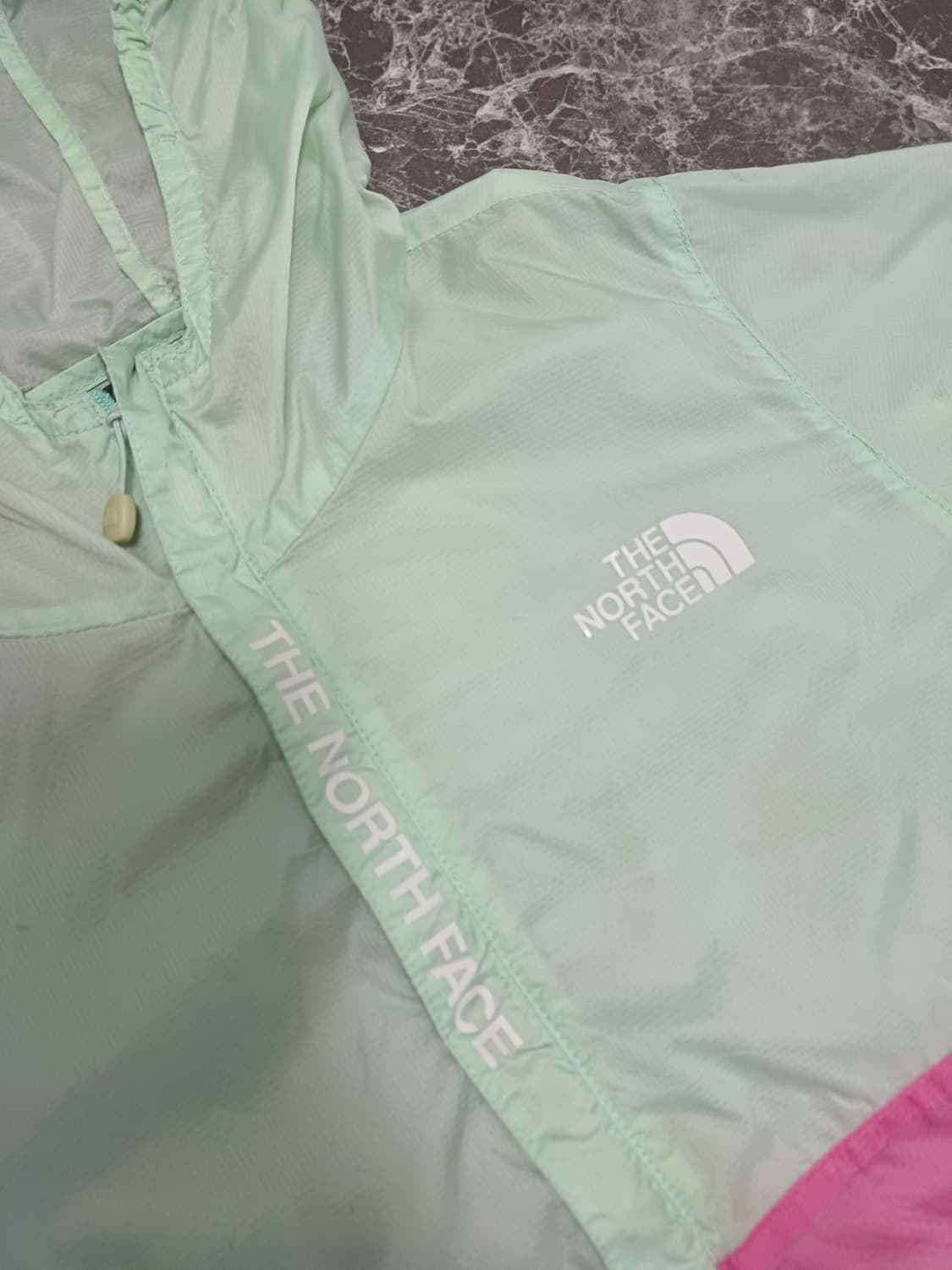 노스페이스(The North Face) 민트 & 핑크 배색 재킷 
140 상품이미지4
