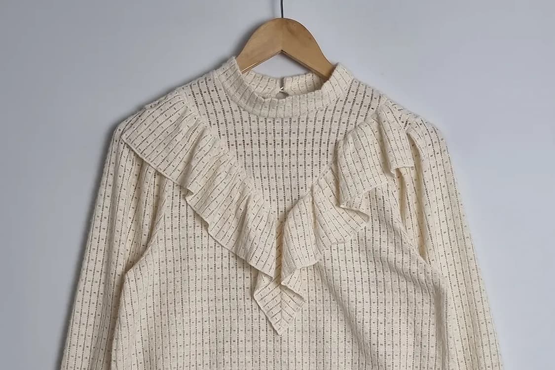 W CLOSET 크림 펀칭 러플 블라우스  상품이미지3