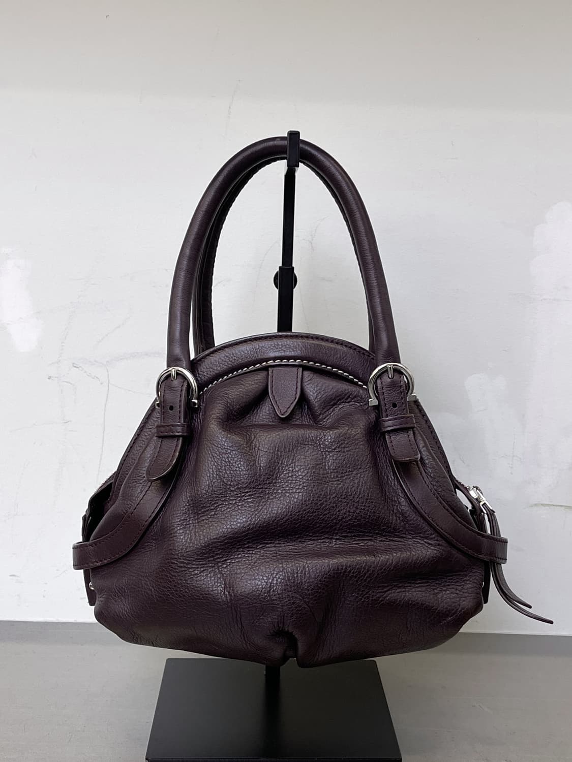 살바토레 페라가모 버건디 미니 볼 백 상품이미지3