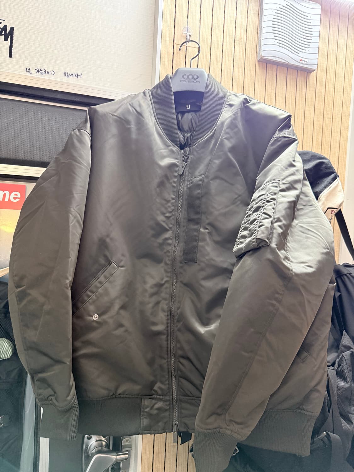 유니클로 +J ma-1 카키 상품이미지1