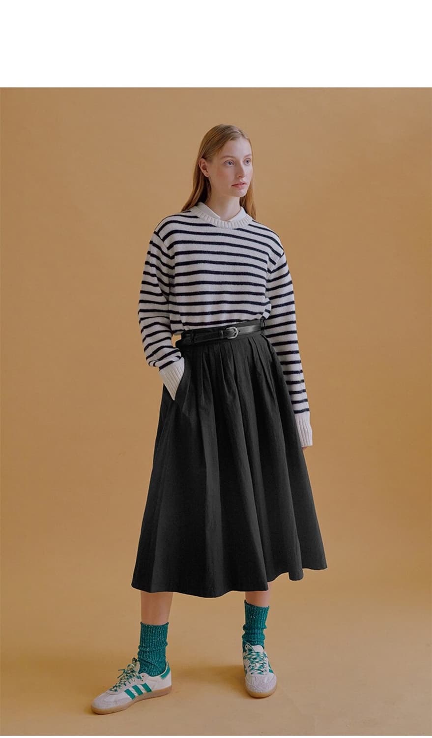 앤유 시그니처 블랙 플레어 롱 스커트 상품이미지3