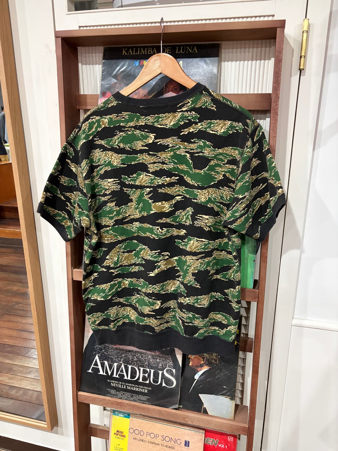 J46 베이프 타이거 카모 반팔 스웻셔츠 상품이미지6