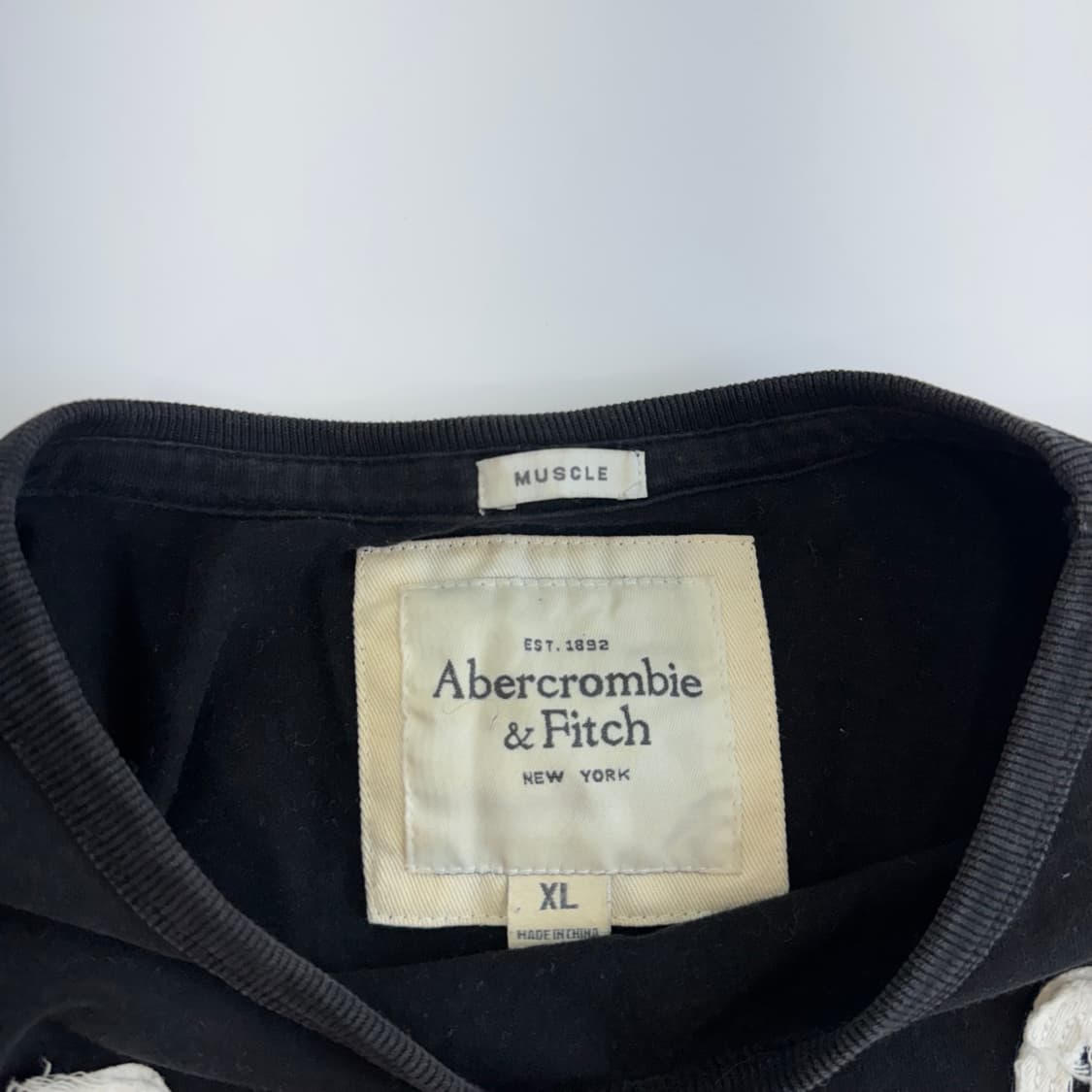 Abercrombie 아베크롬비 그런지 로고 블랙 반팔  상품이미지5