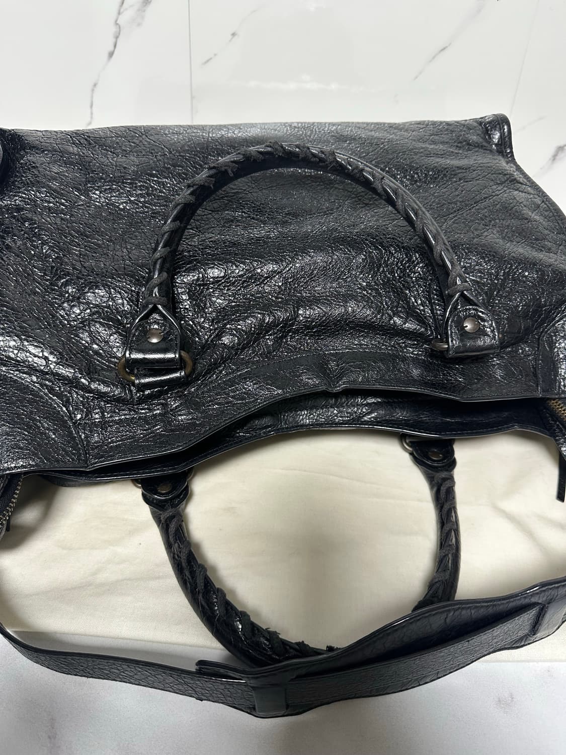 [A+ 정품] 발렌시아가 시티 모터백 미디움 블랙 상품이미지3