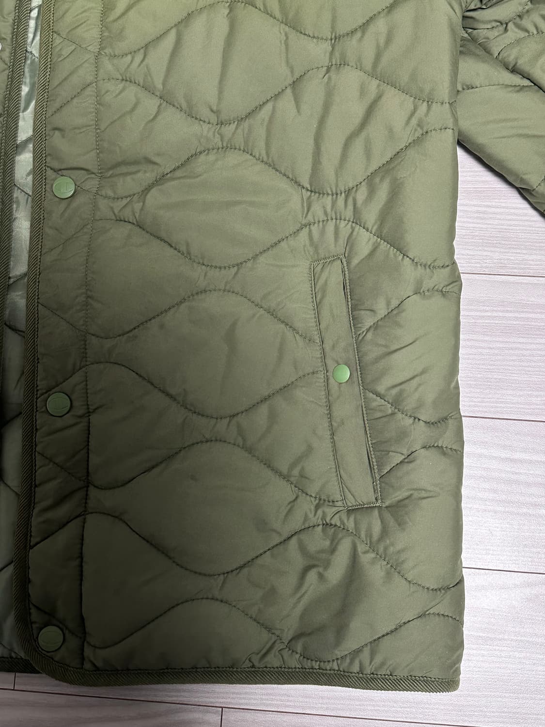 챔피온 c로고 경량패딩 카키 L사이즈 상품이미지3