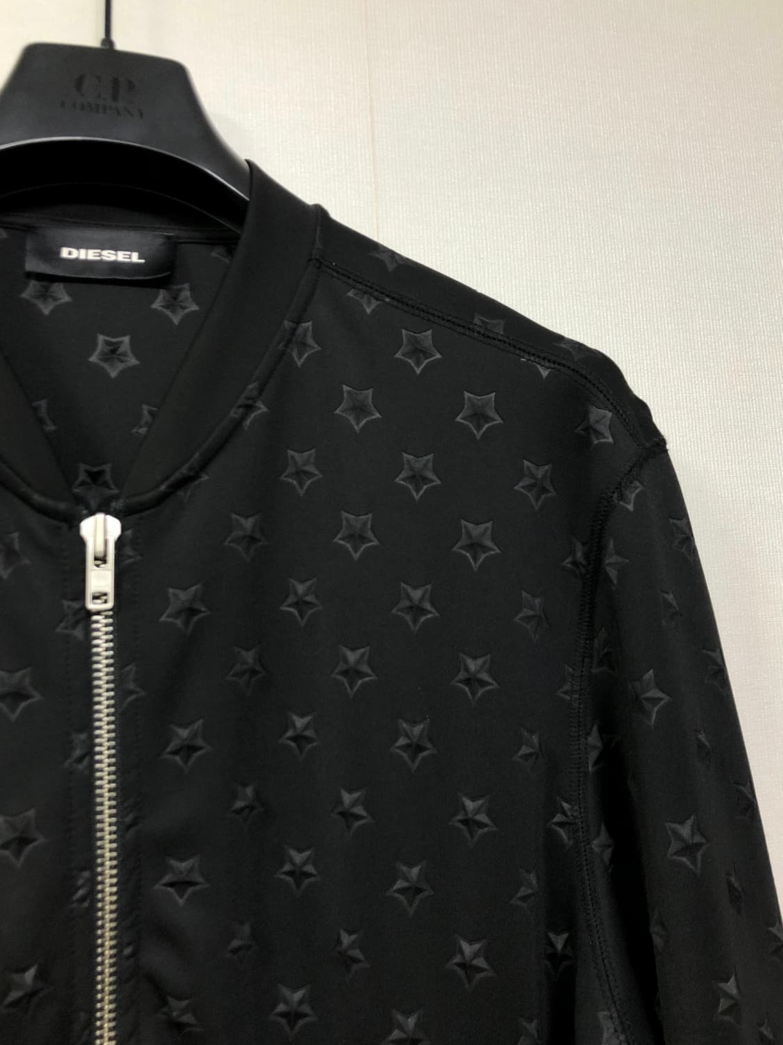 DIESEL 디젤 남성 입체 별 패턴 폴리 스판 봄버자켓 트랙탑 _ 블랙 상품이미지2