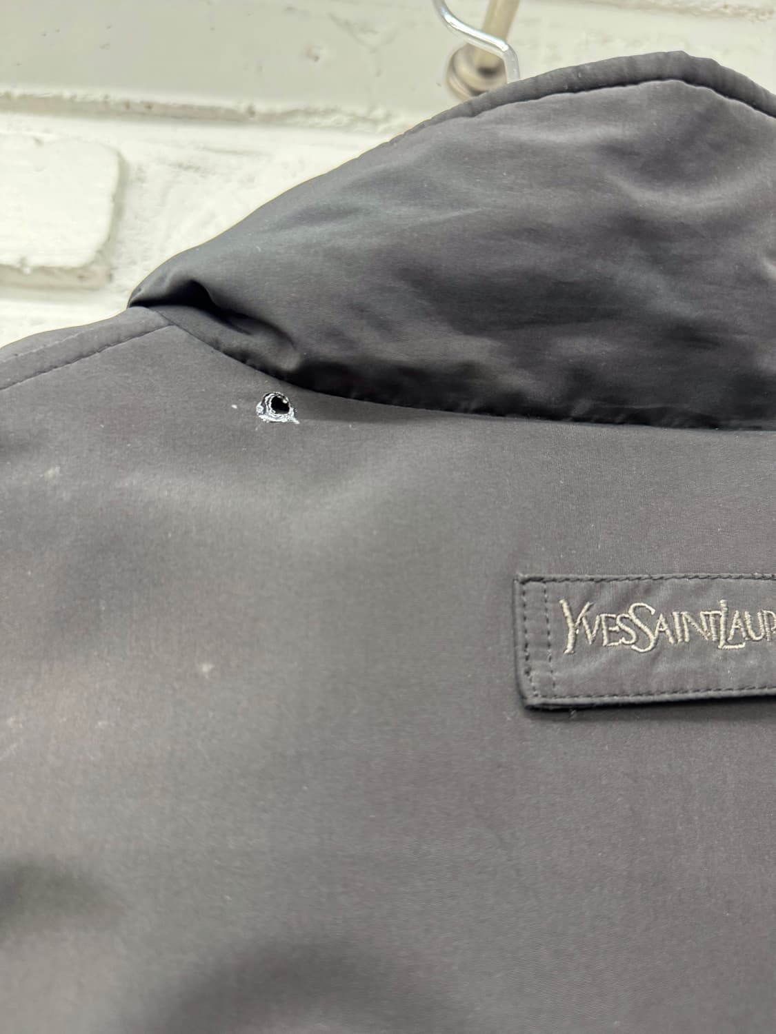 입생로랑 뿌르옴므 블랙 자수 로고 자켓 상품이미지5