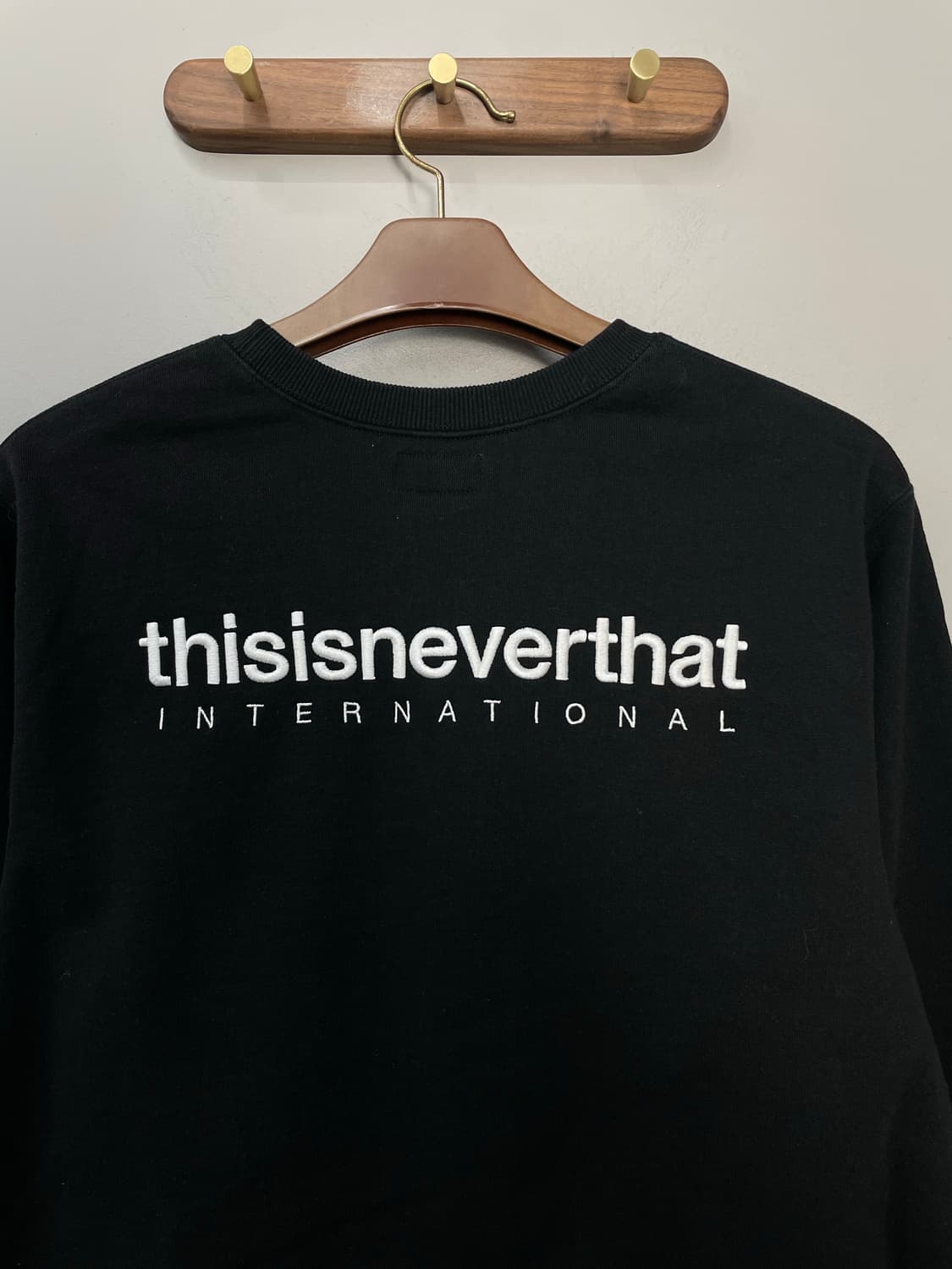 디스이즈네버댓 백로고 블랙 맨투맨 H1921 상품이미지6