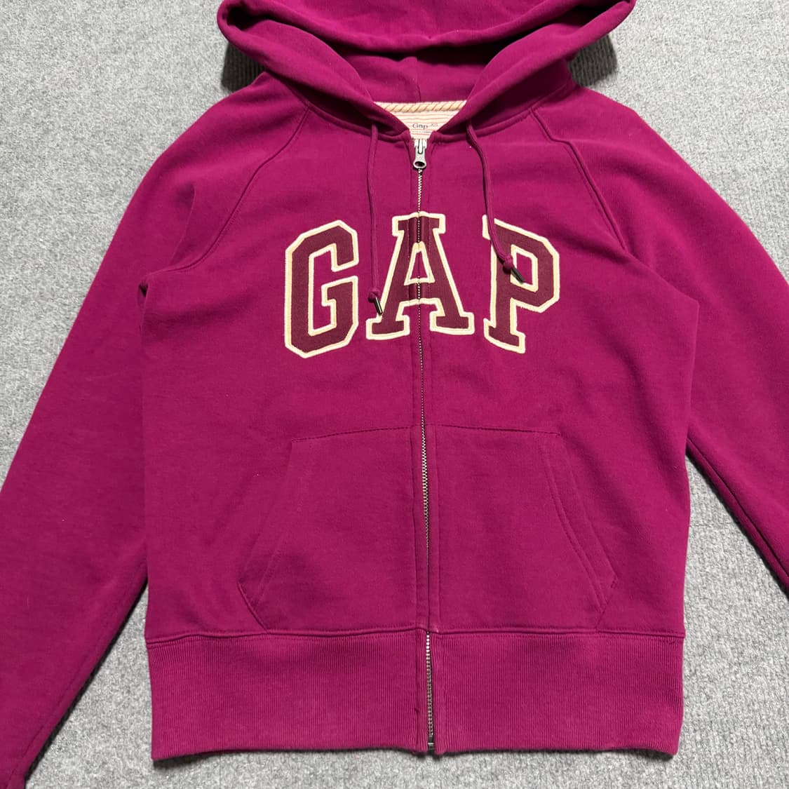 갭 버건디 후드집업 xs 상품이미지2