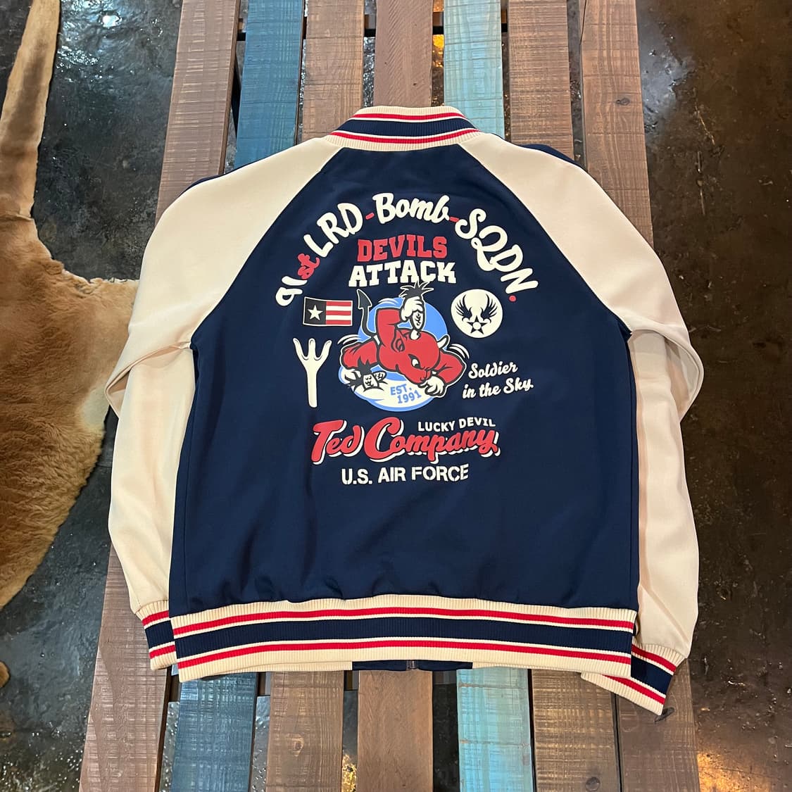 테드컴퍼니 럭키데빌 에어포스 트랙탑 자켓 유니섹스 상품이미지6