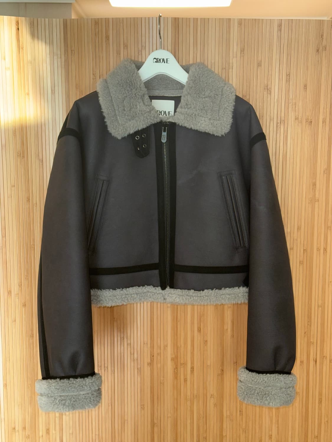 그로브 헬렌 크롭 숏 무스탕 차콜  상품이미지8