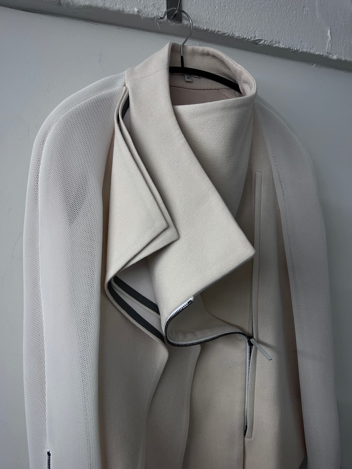 Gabriele Colangelo 비대칭 드레이프 하이넥 자켓 상품이미지3