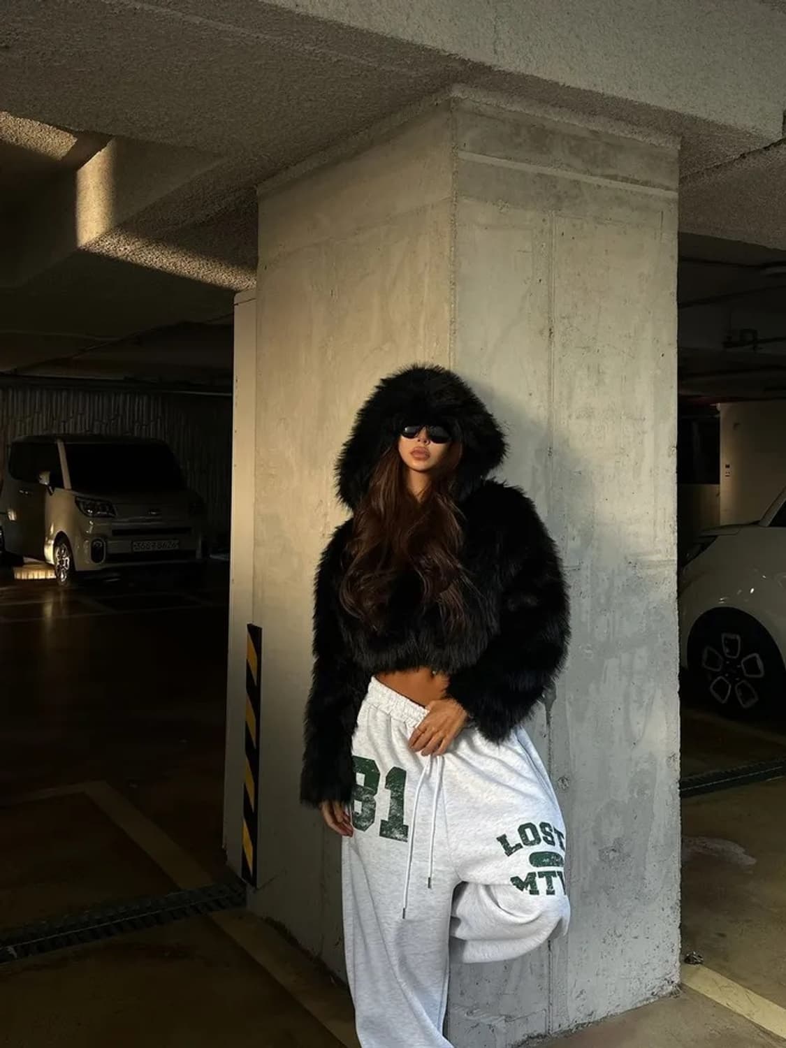 블랙 숏 후드 퍼 자켓 상품이미지1