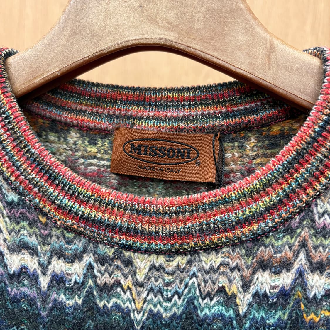  미쏘니 스포츠 니트 웨이브 패턴 미니멀 리브 마감 디테일 레인보우 상품이미지6