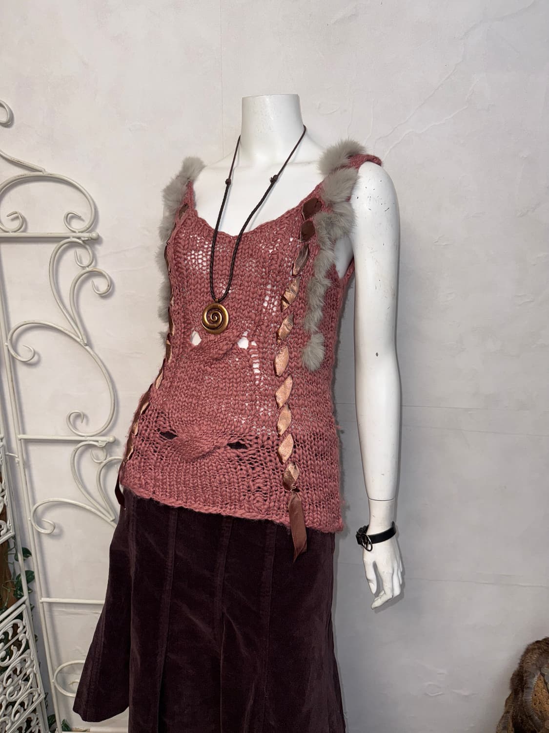 Indi pink rabbit fur trimming wool 슬리브리스 상품이미지1