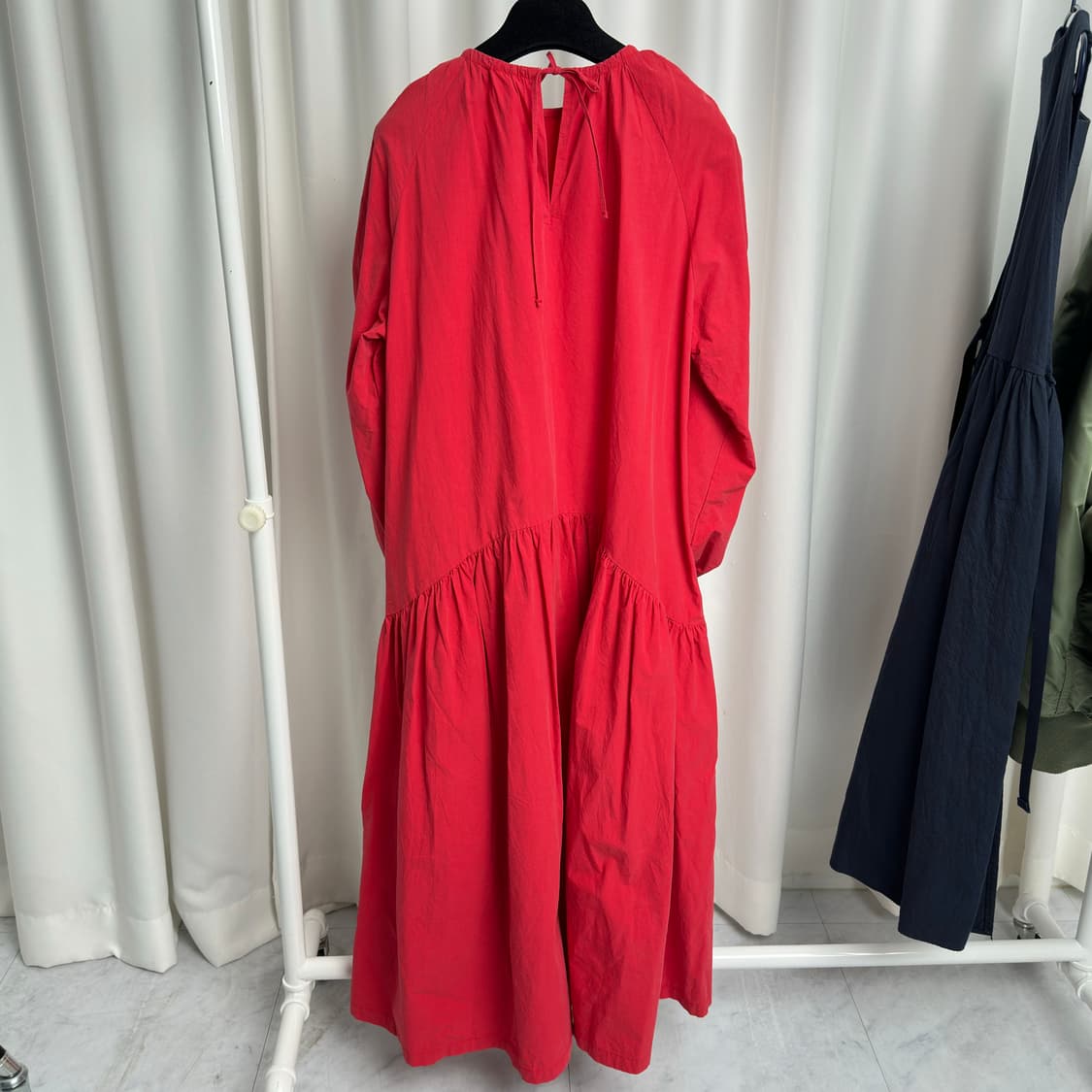 뮤제드 원피스 레드 & 네이비 타바드 레이어드 세트 상품이미지5