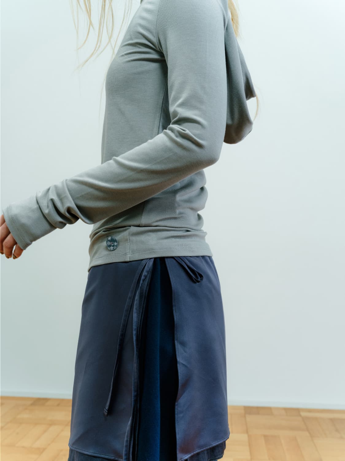 코이세이오 후디 롱 슬리브리스 판매합니다. 상품이미지2