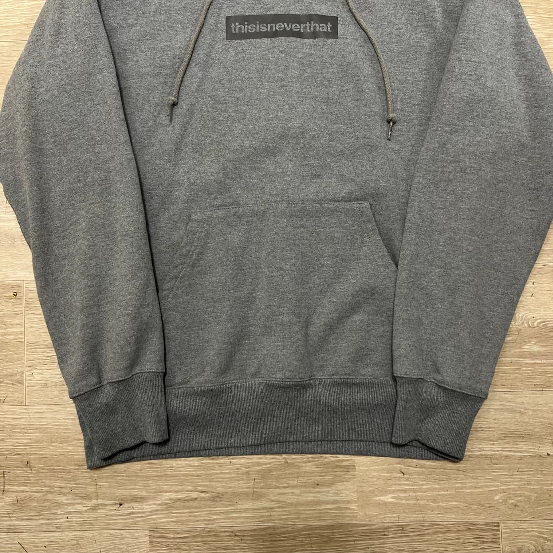 디스이즈네버댓 리플렉티브 프린팅 로고 후드 티셔츠 [그레이] S/90 상품이미지3