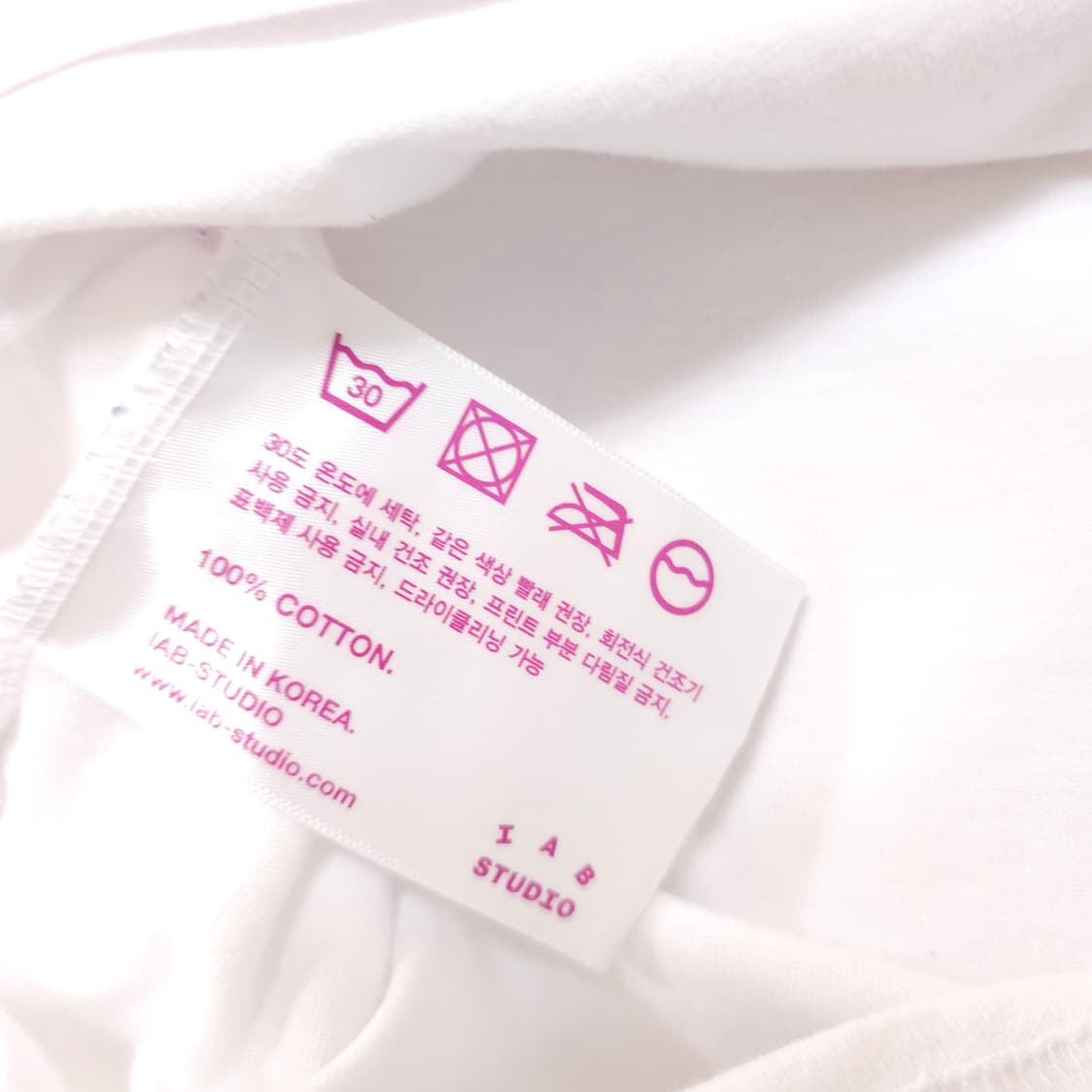 아이앱 백로고 반팔티 상품이미지5
